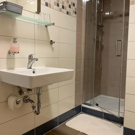 ゲストハウス Kamrovec タホフ