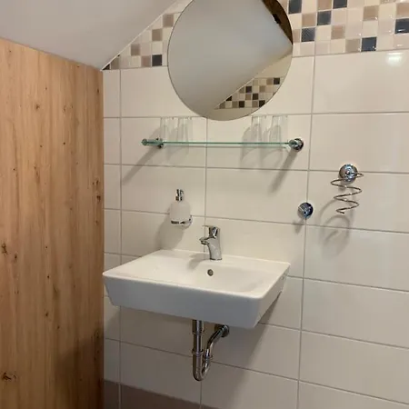 ゲストハウス Kamrovec 3*